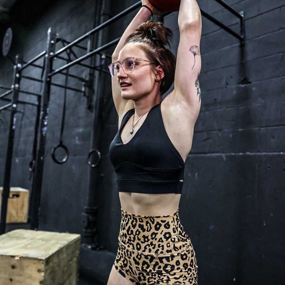 Sports bra that can be used to lounge around. - Picture 5 of 7